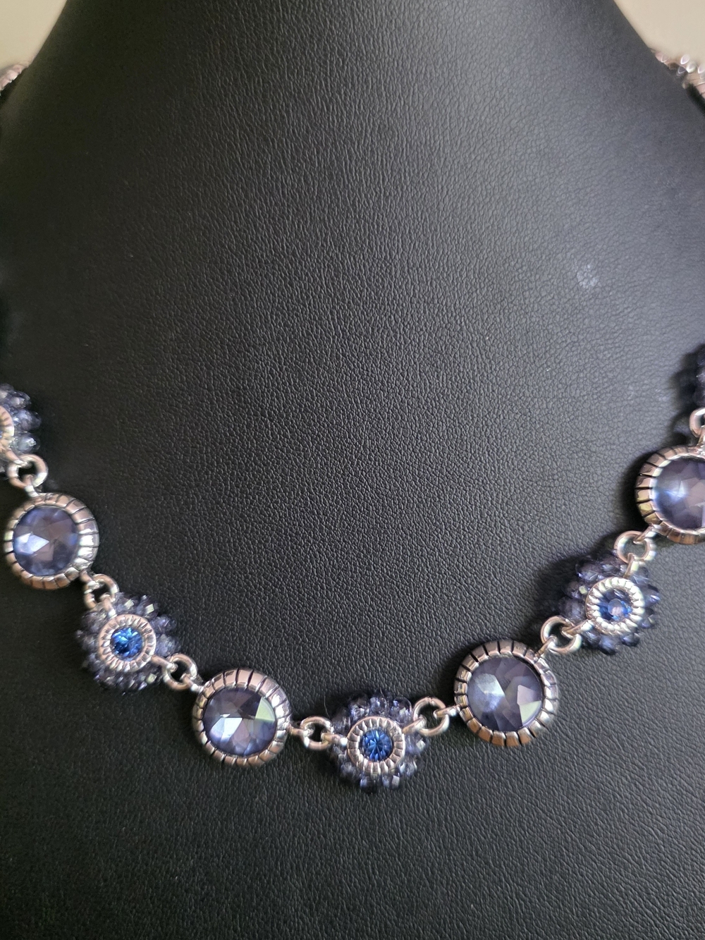Elegant Blue Crystal Statement Necklace - Elegant · Moody · Sparkling
